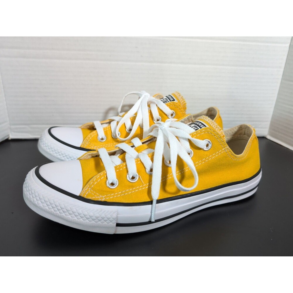 CONVERSE ALL STAR SNEAKERS WOMENS SIZE 8/MENS SIZE 6 CLASSIC LOW TOPS 💛 EUC